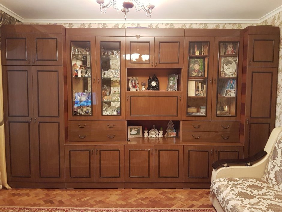 Диван из массива дерева