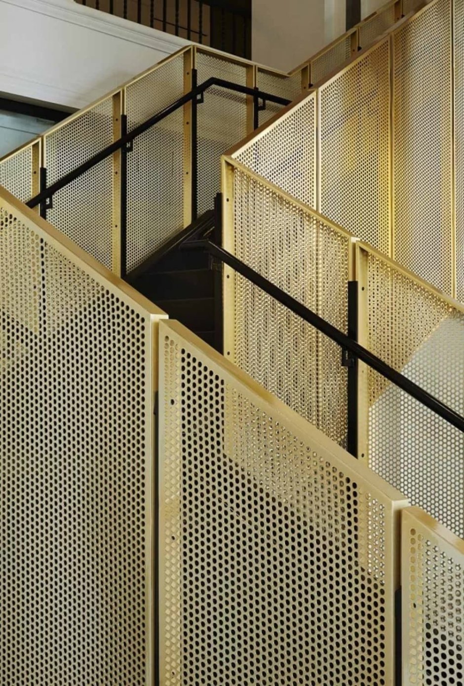 Ограждения лестниц из перфорированного металла