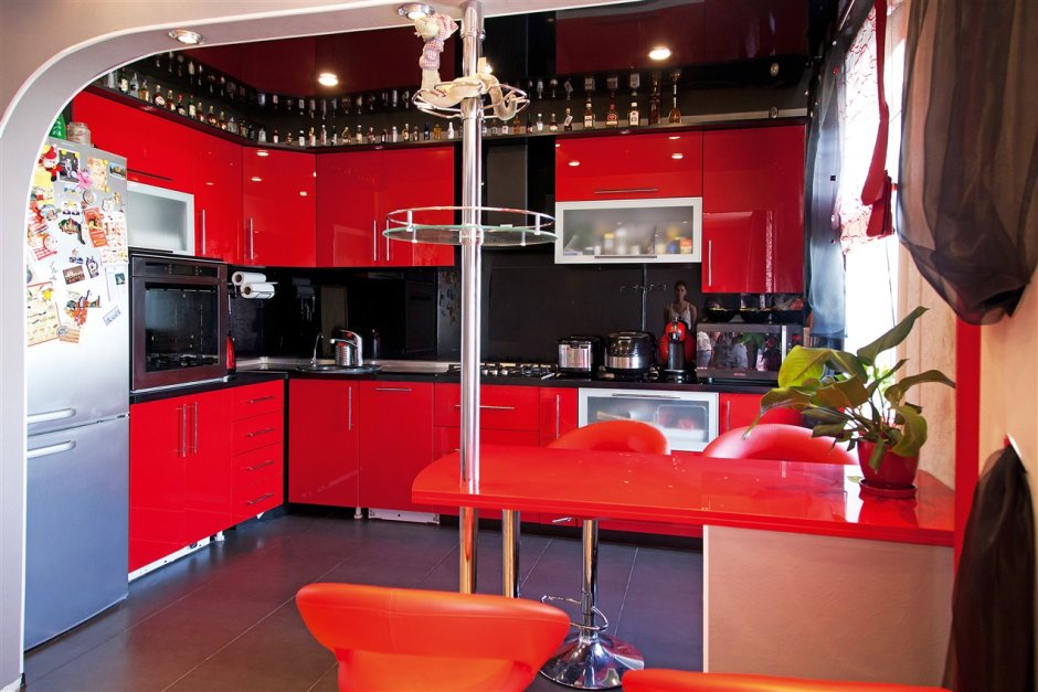 Красно-черная кухня в интерьере