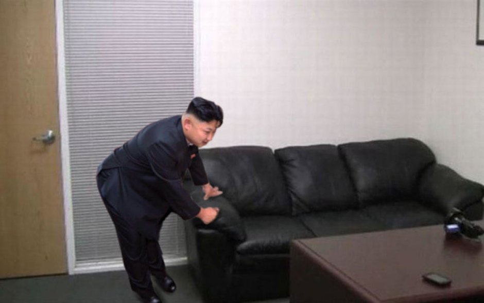 Кожаный диван из кастинга