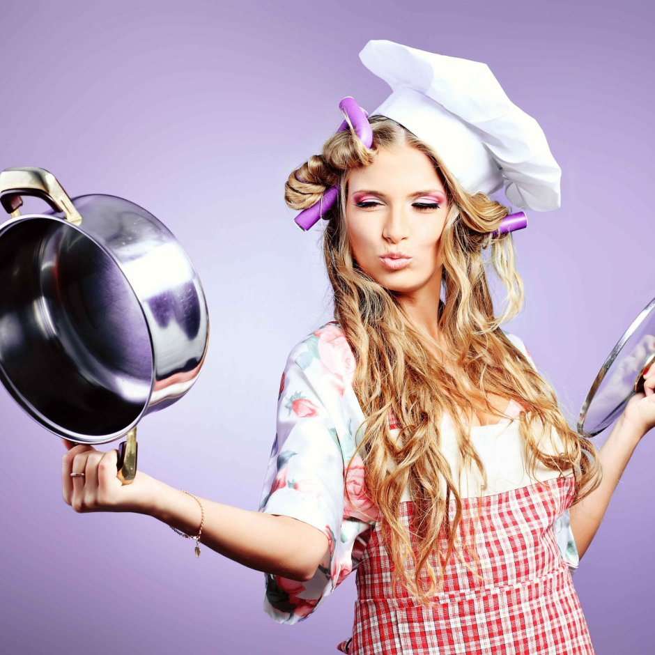 Жена со сковородкой