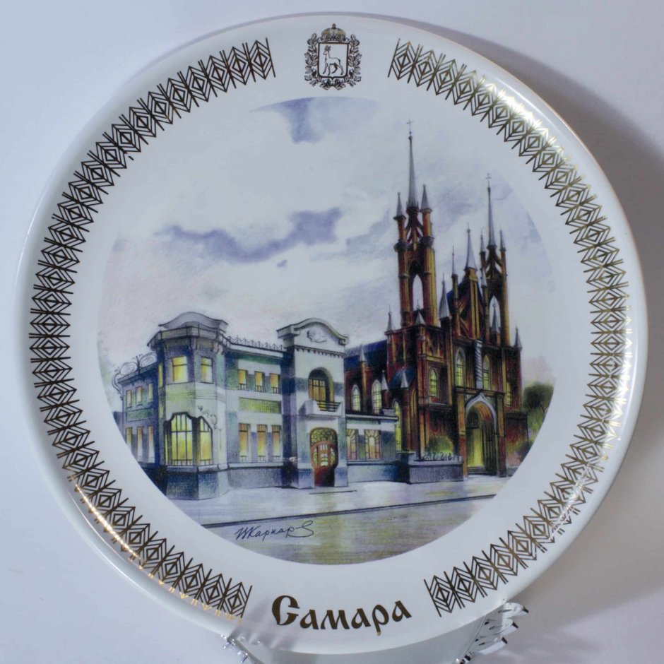 Сувенирные тарелки в интерьере