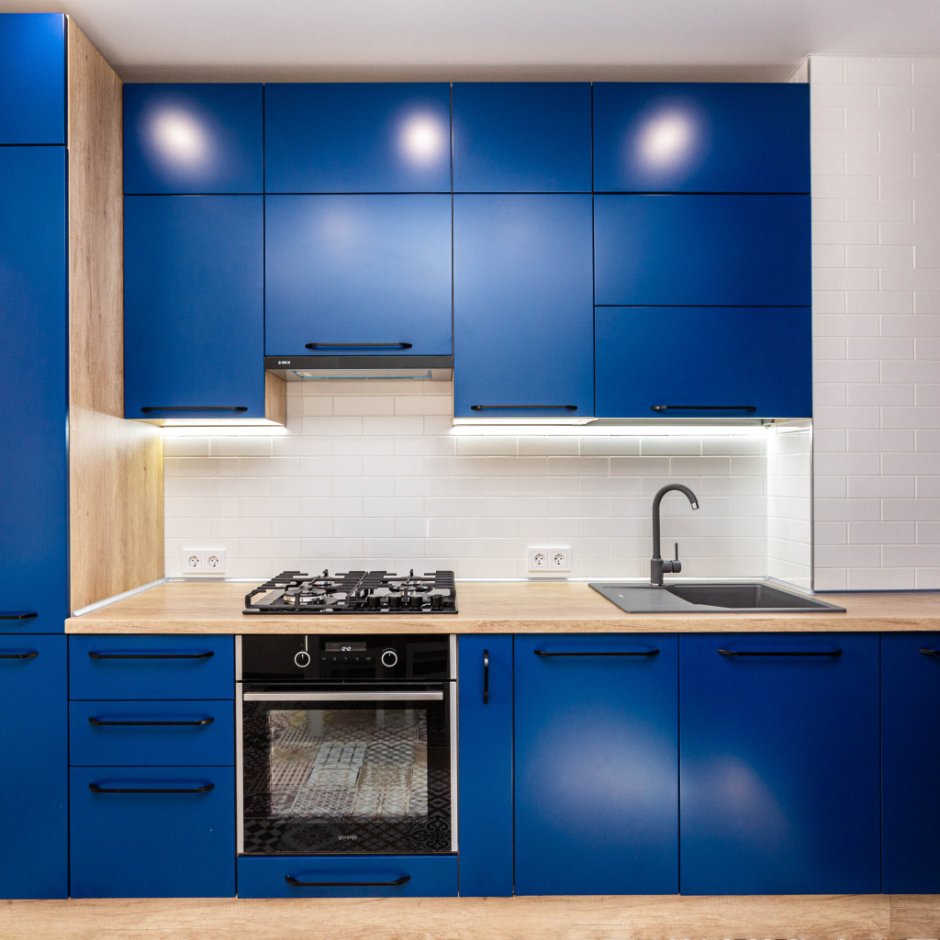 Кухни синий верх кремовый низ