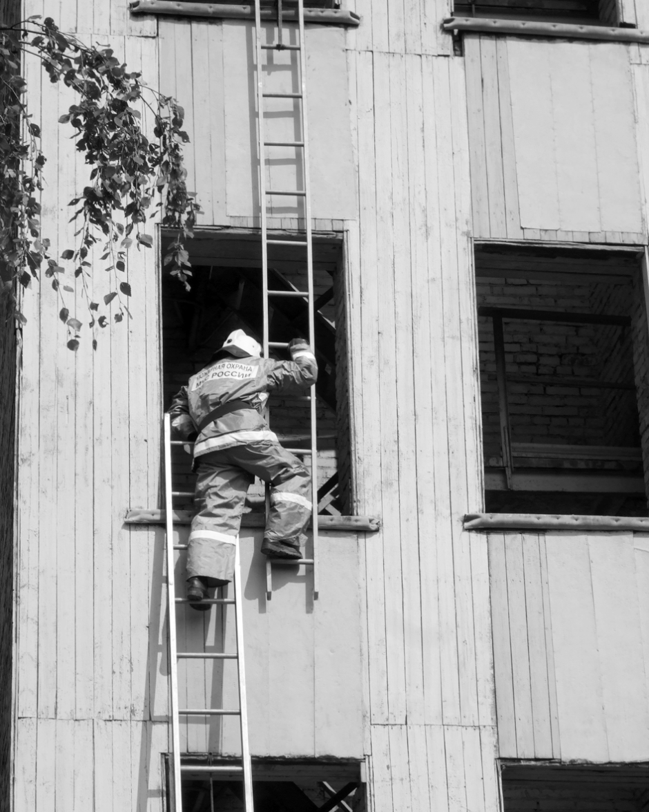 Пожарная лестница трехколенка выдвижная 3-х коленная