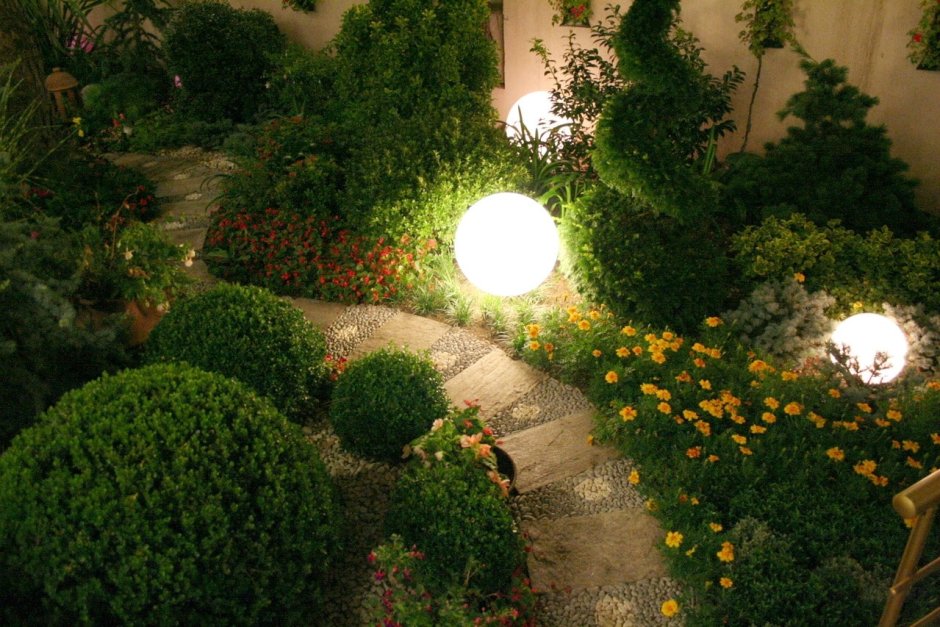 Необычные садовые светильники
