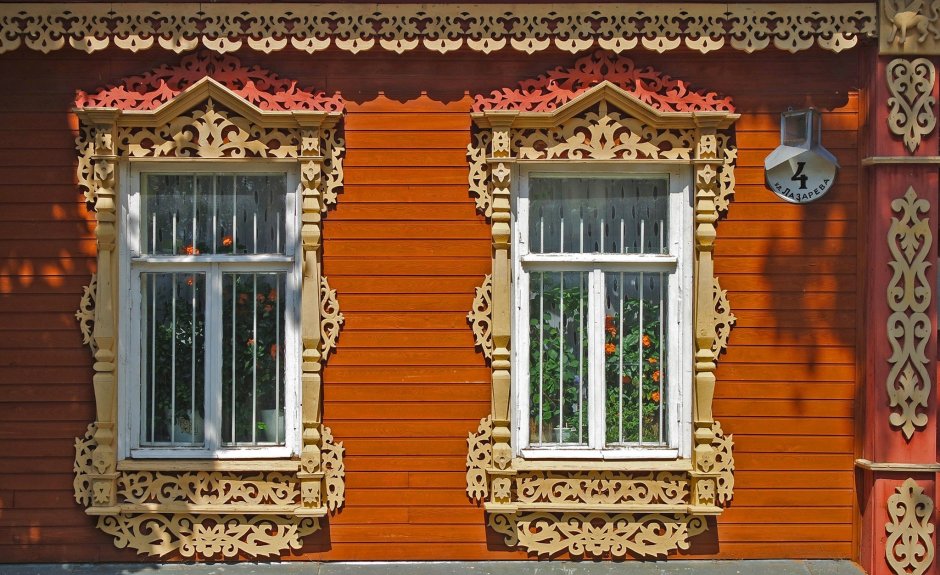Окна с резными наличниками в Коломенском