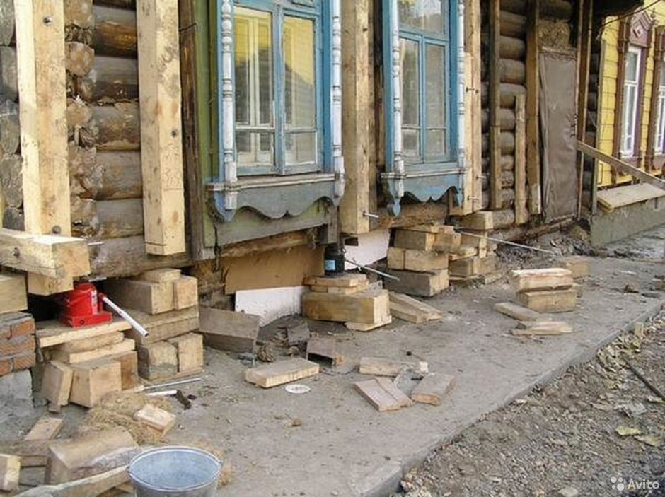 Восстановленный старый деревянный дом интерьер