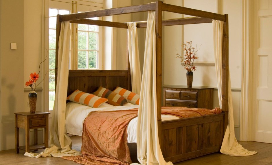 Кровать с пологом деревянная