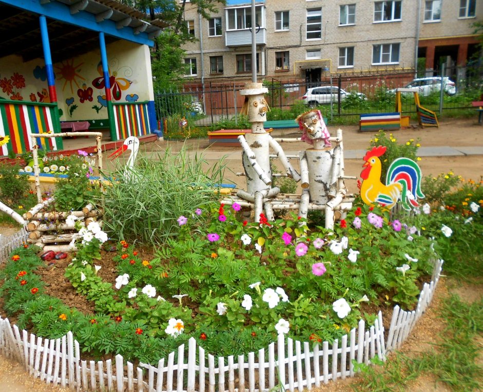 Клумбы в детском саду