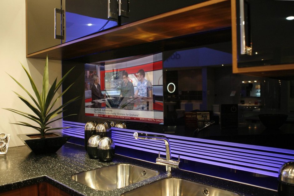Встроенный телевизор в кухонный фартук