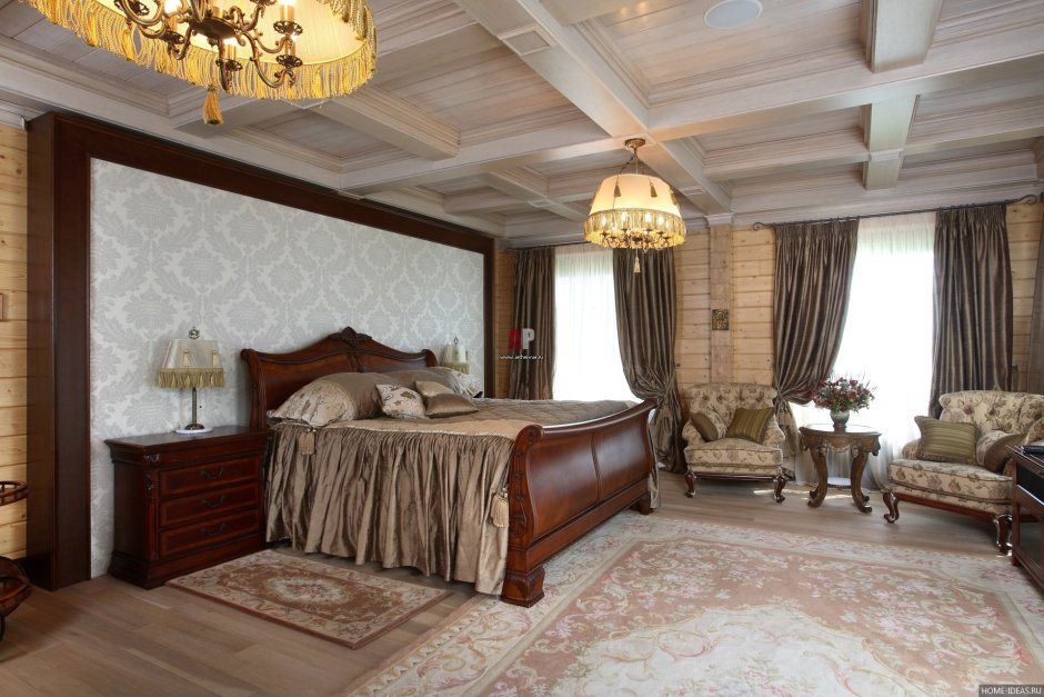 Спальня в классическом стиле в деревянном доме