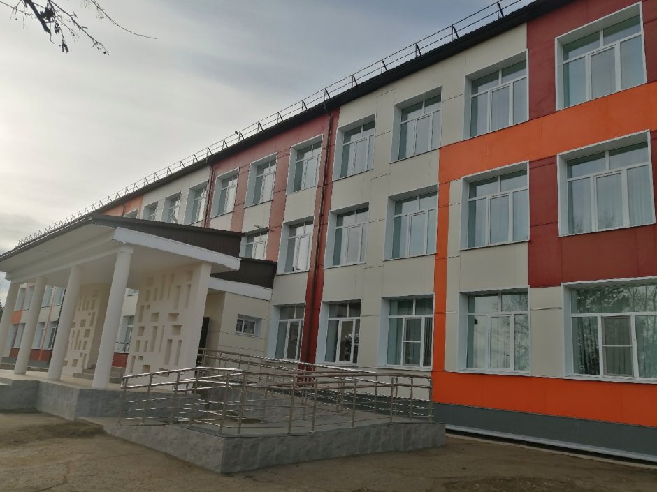 Отделка фасада школы
