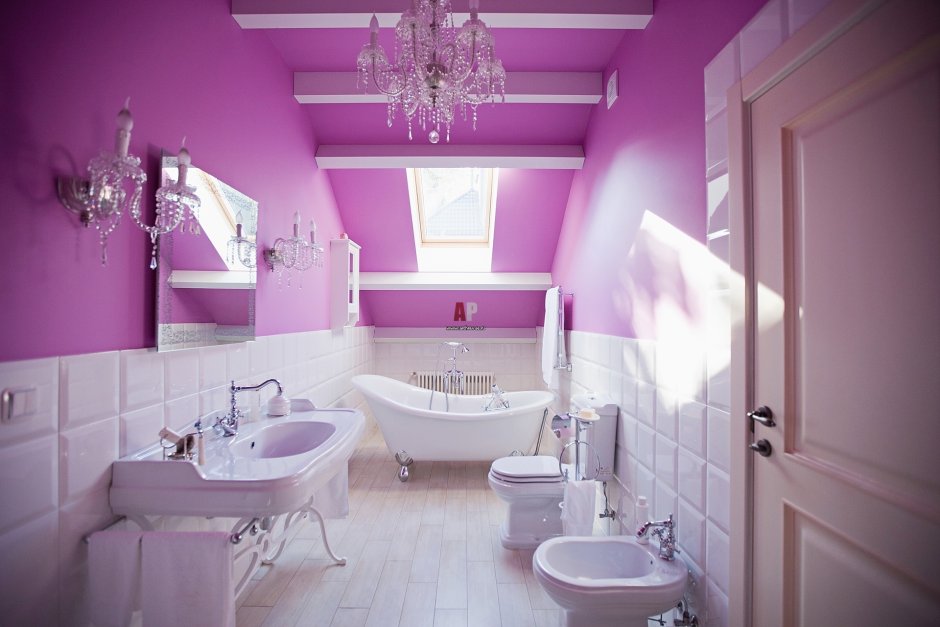 Ванная комната с крашенными стенами