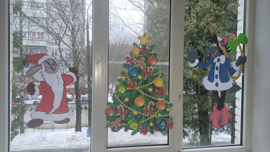 Украшение окон на новый год французского окна