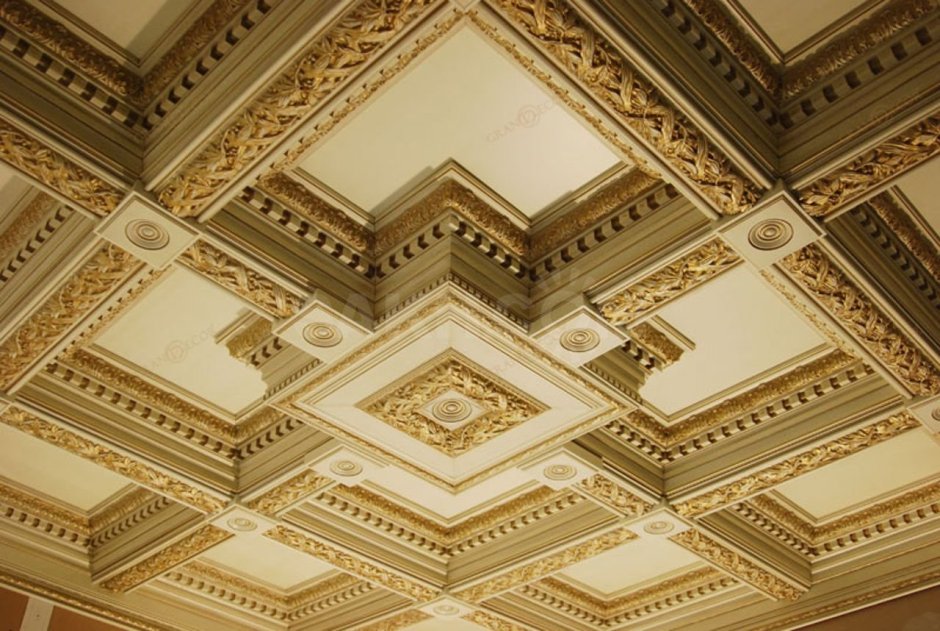 Кессонный потолок в интерьере кухни