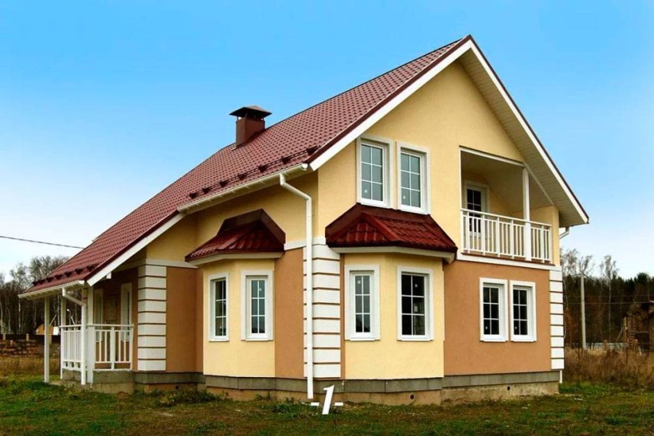 Жёлтый дом с красной крышей
