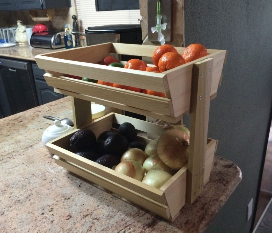 Ящик для хранения овощей на кухне деревянный