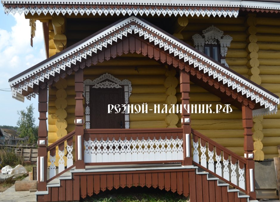 Резное крыльцо