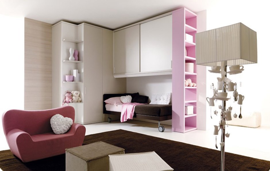 Катя едет выбирать мебель