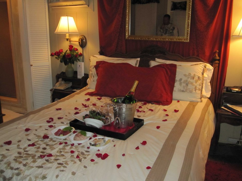 Романтик на кровати