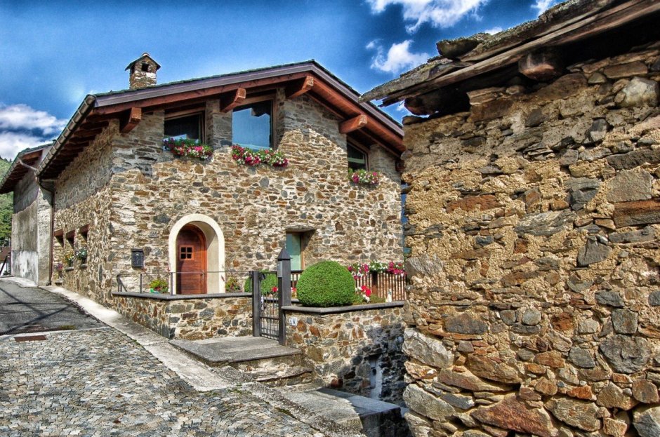 Старинная каменная архитектура Северной Италии