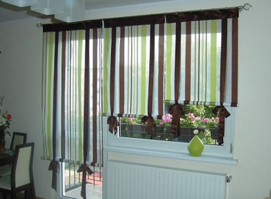 Рулонные шторы на окно с балконной дверью