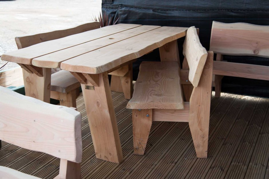 Простая деревянная мебель