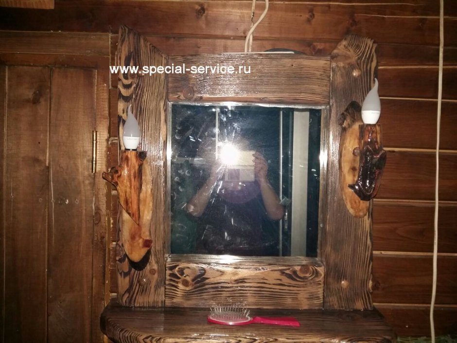 Зеркало под старину из дерева с подсветкой