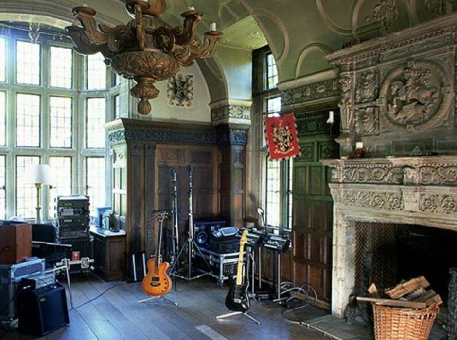 Музыкальная комната в замке