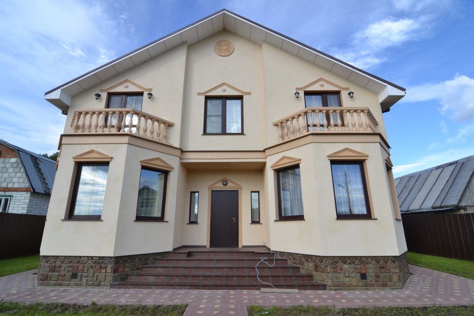 Фасады домов штукатурка