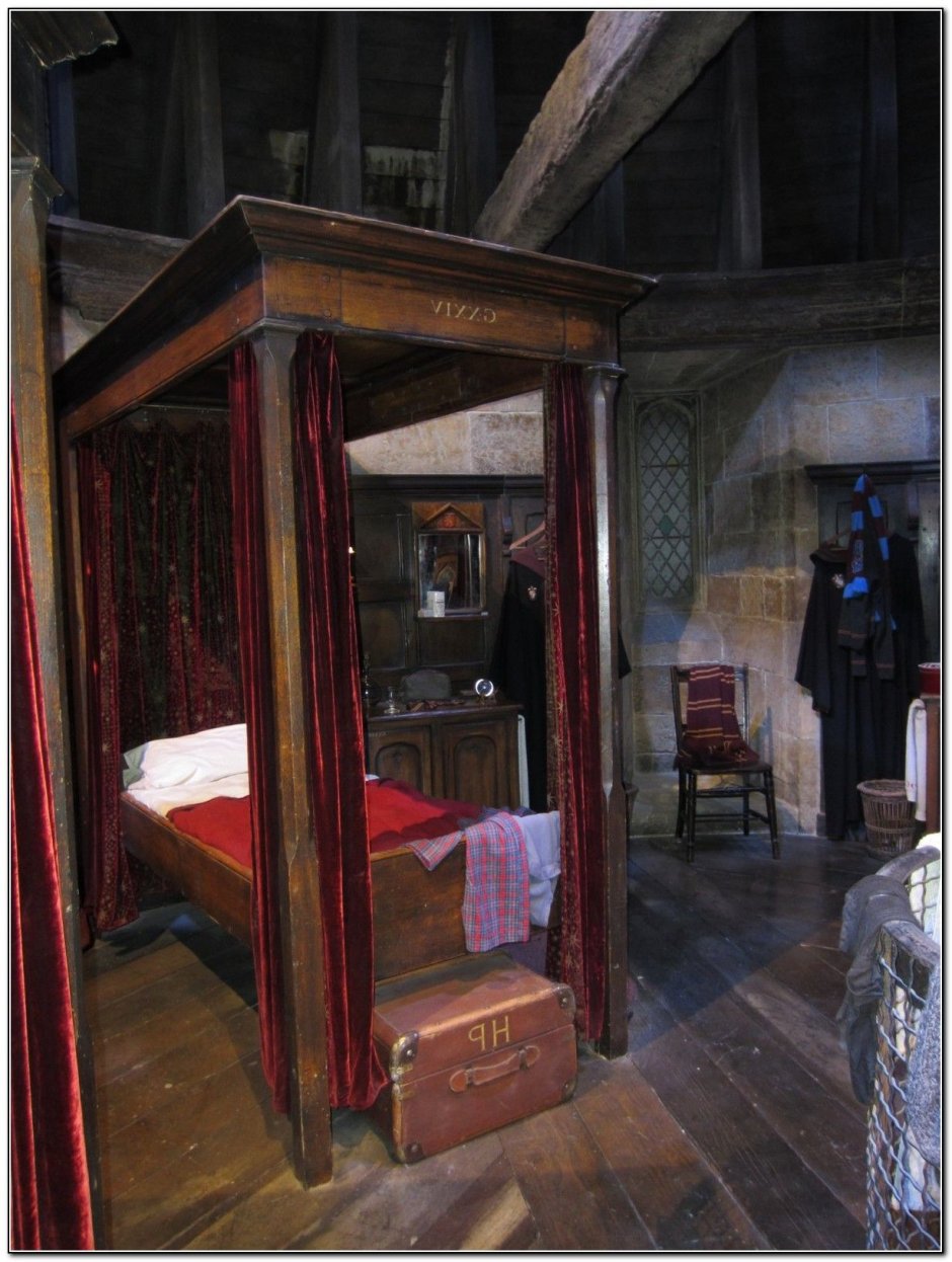 Кровать Гарри Поттер с балдахином
