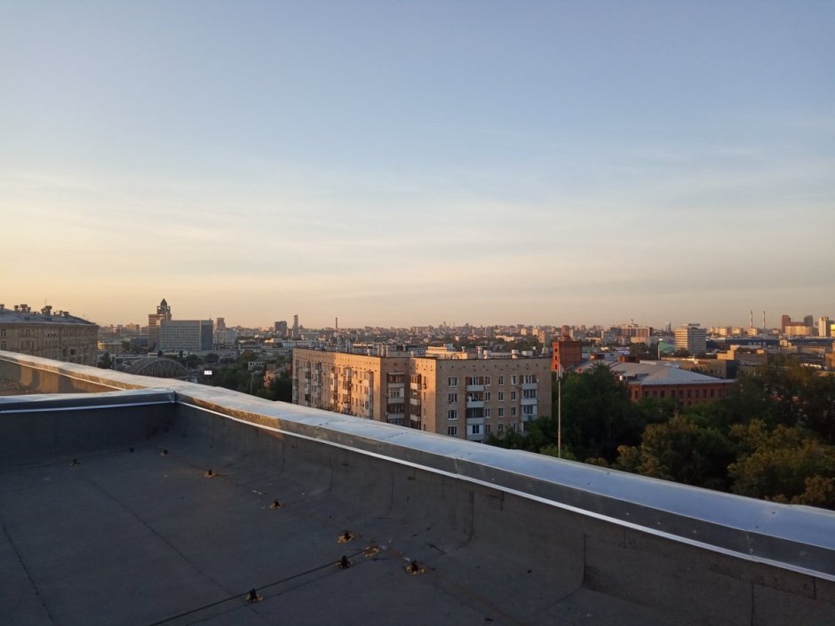 Крыши многоэтажных домов