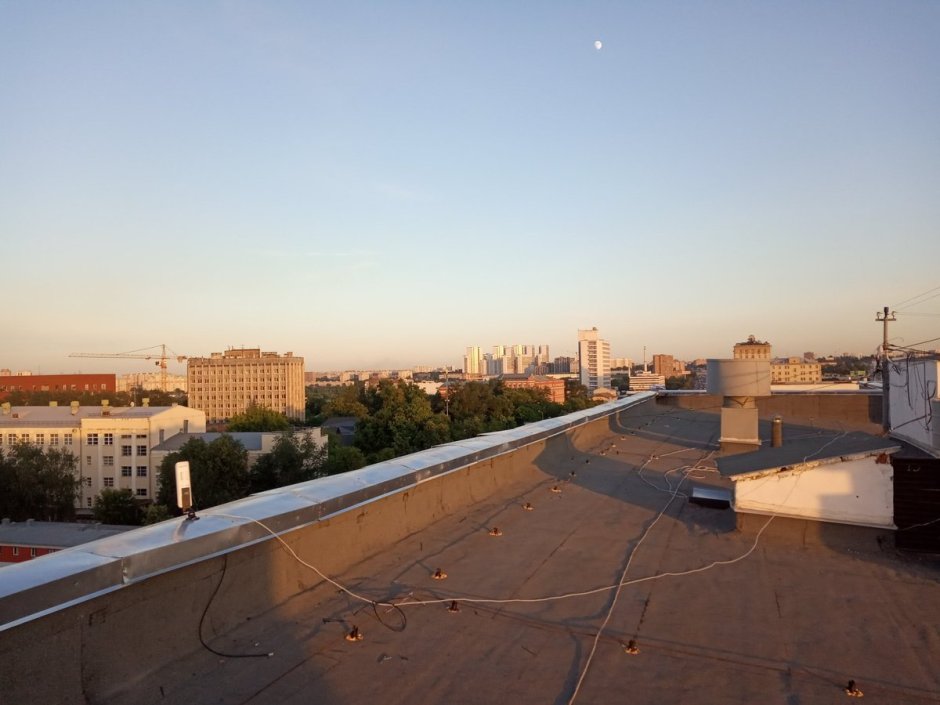 Крыша многоэтажного дома