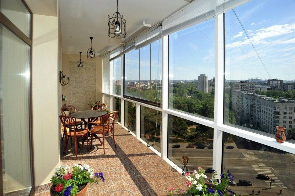 Панорамные окна на балконе