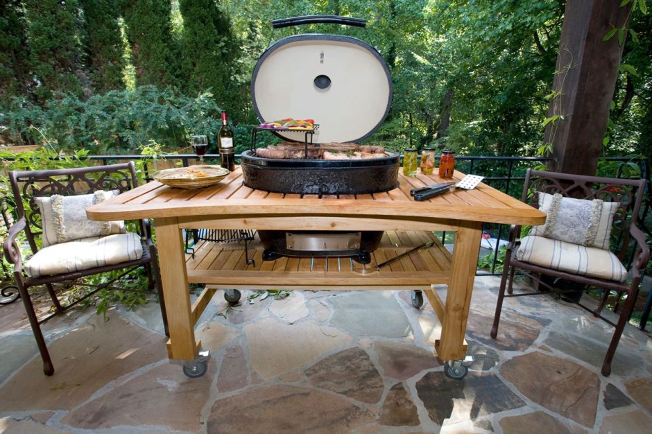 Деревянный стол для барбекю