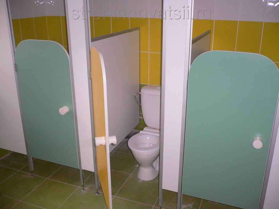Санитарные кабины для туалета из пластика
