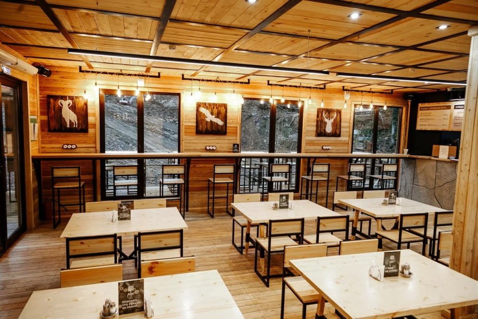 Мебель из дерева для кафе в стиле лофт