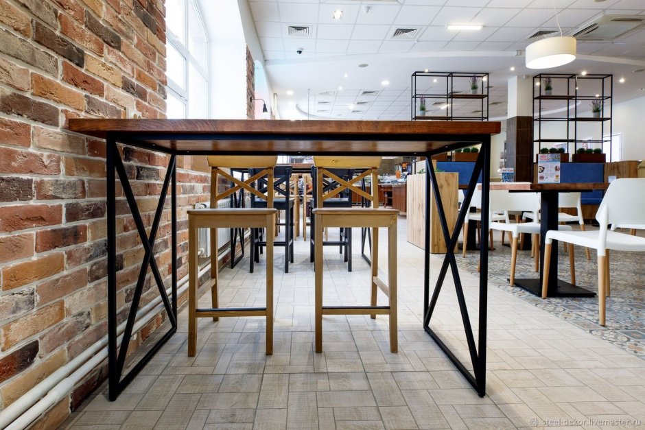 Уличные столы из металла