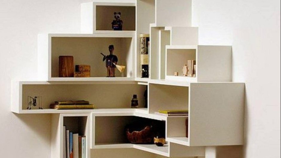 Угловая книжная полка на стену