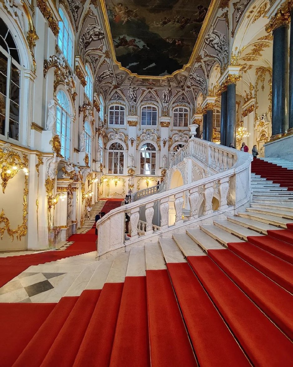 Главная парадная лестница зимний дворец в Санкт-Петербурге
