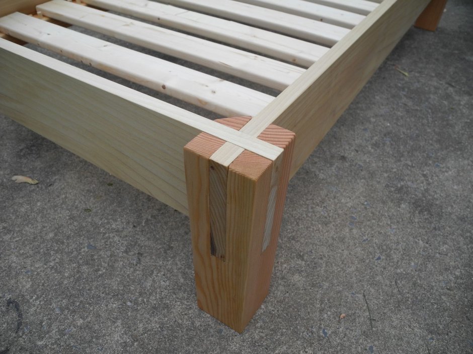 Ножки для кровати из досок