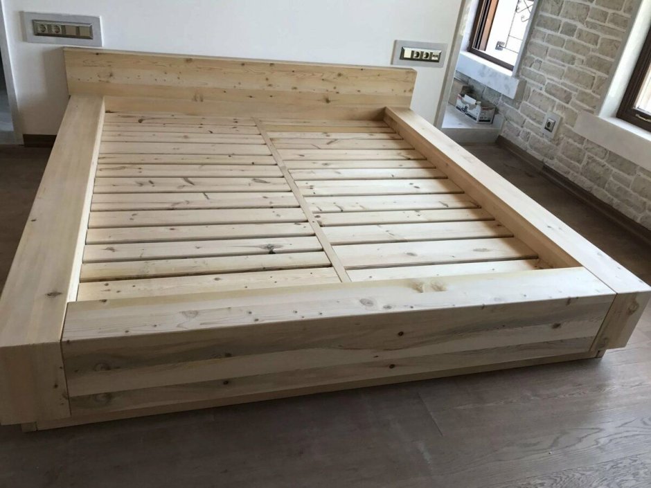 Деревянный каркас кровати