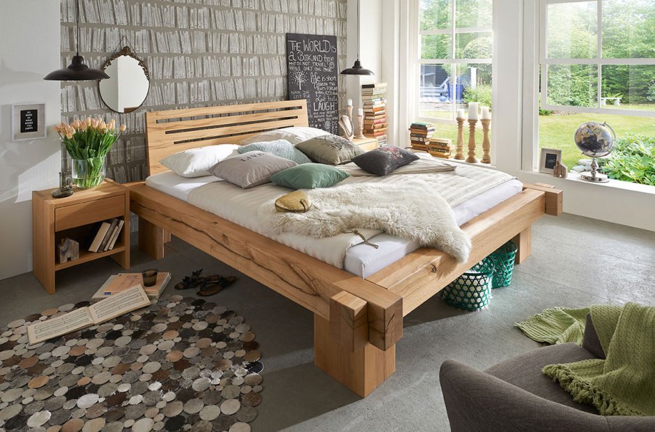 Кровать двуспальная деревянная