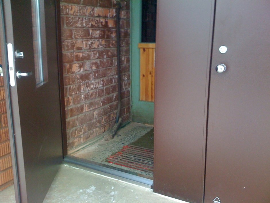 Дверь входная в подъезд металлическая 2х полая 140*210