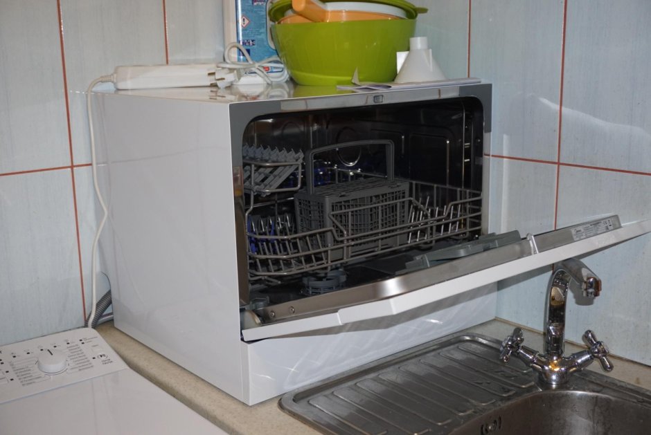 Угловая кухня с посудомоечной машиной