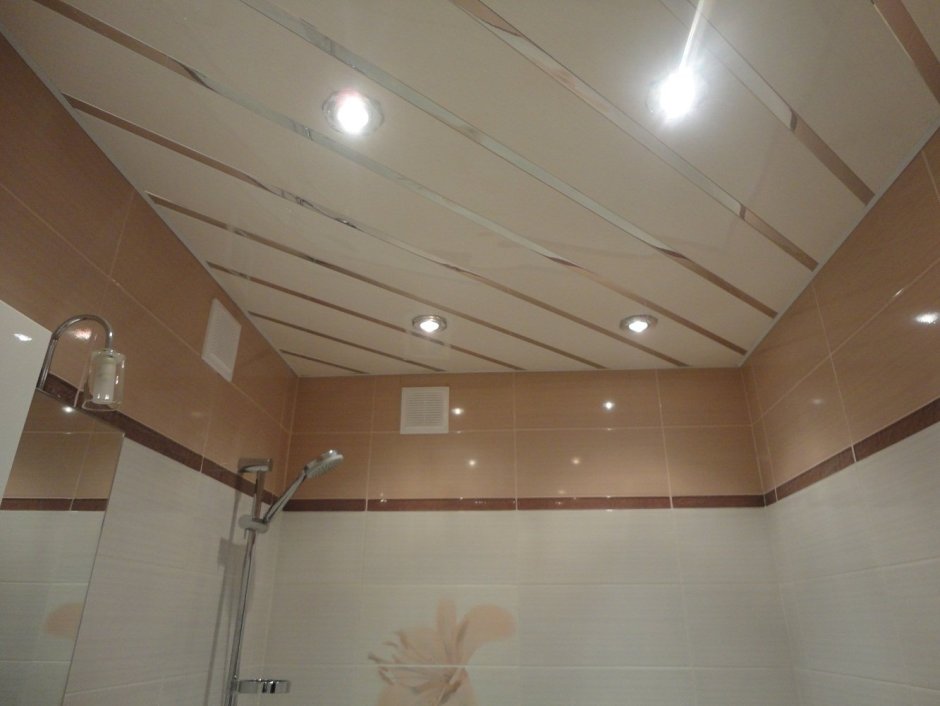 Пластиковые натяжные потолки в ванной