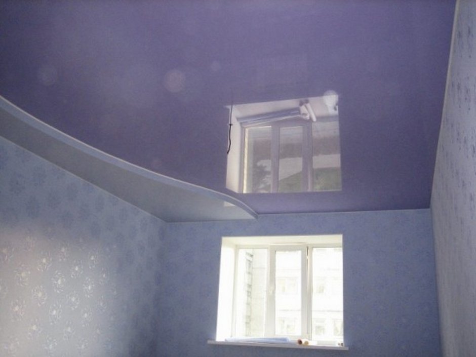 Светло сиреневый потолок натяжной