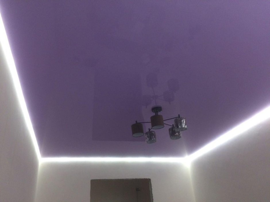 Парящий потолок фиолетовый