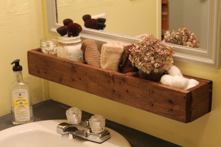 Деревянные полочки в ванную комнату