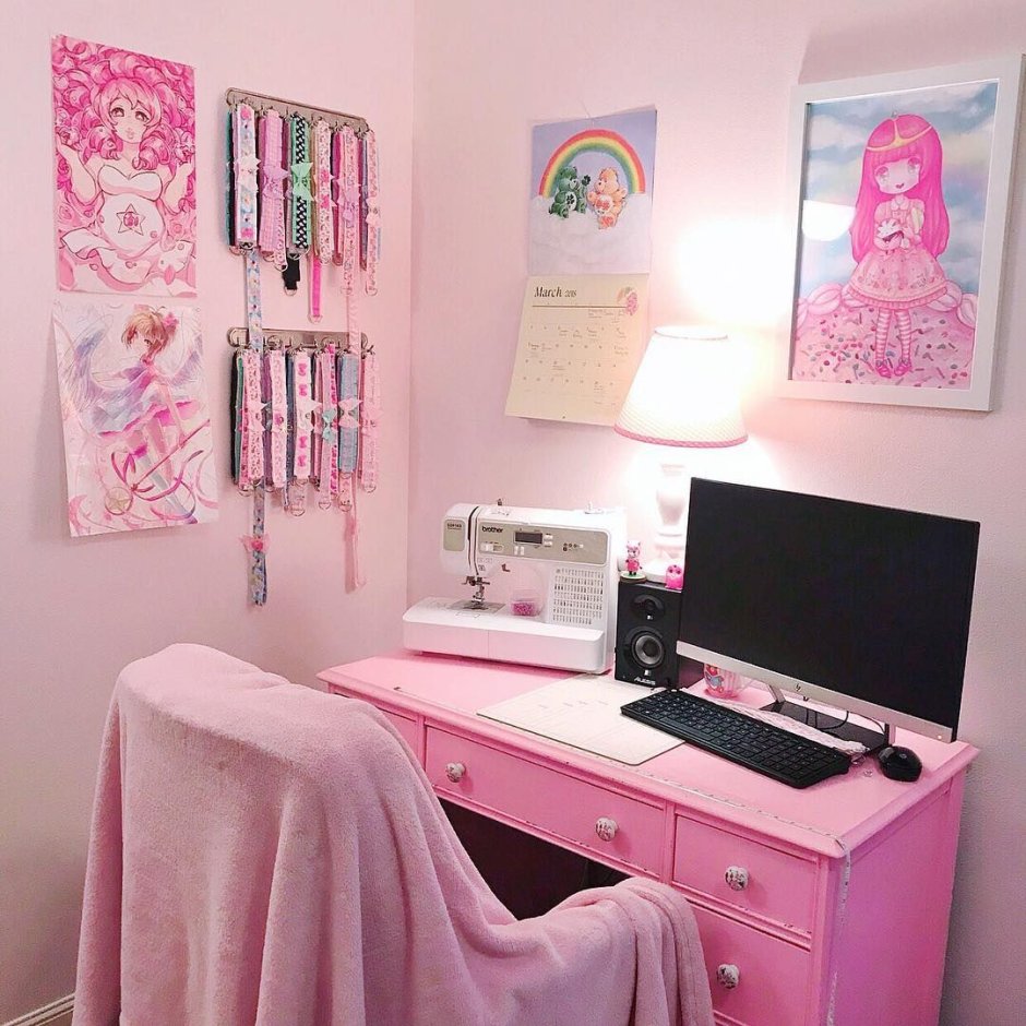 Комната в стиле аниме розовая